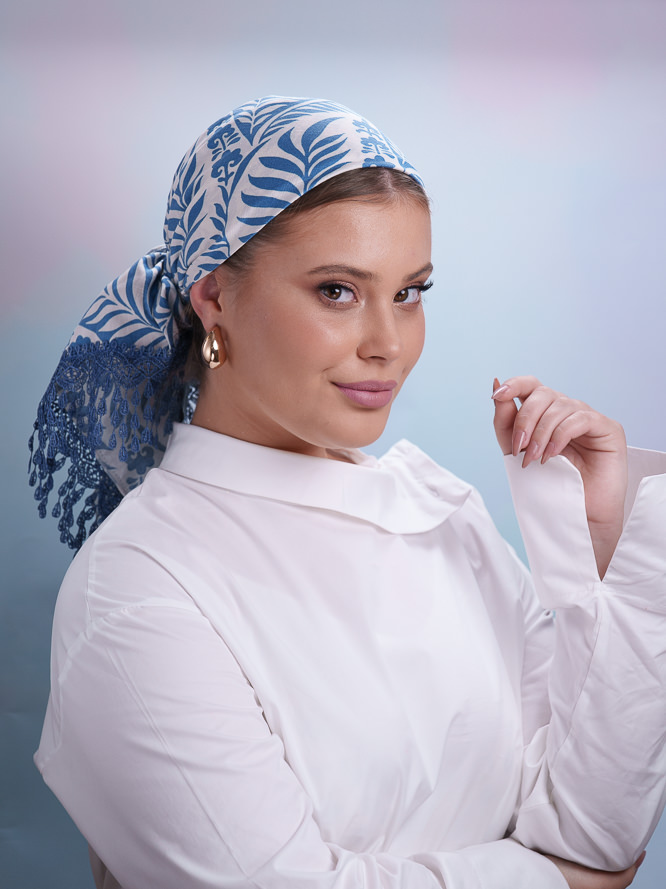 Synthetic linen White and Blue Printed Triangle with blue fringes