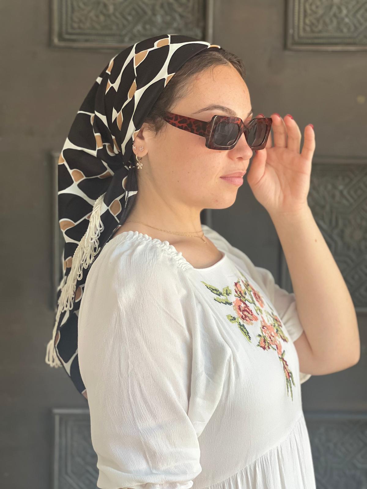 Black and White Printed Cotton Triangle With Fringes