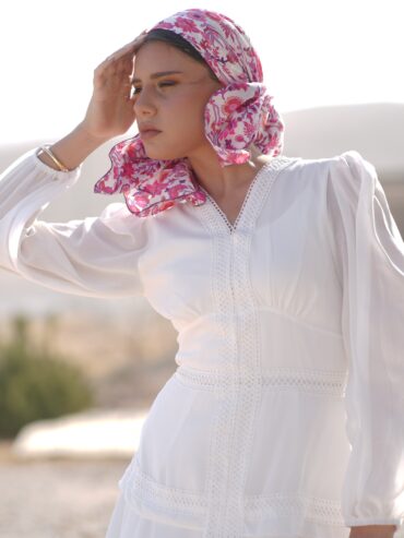 Triangle or square scarf with a pink and white print