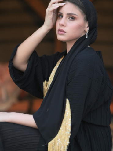 Long black mousseline scarf featuring golden fringes